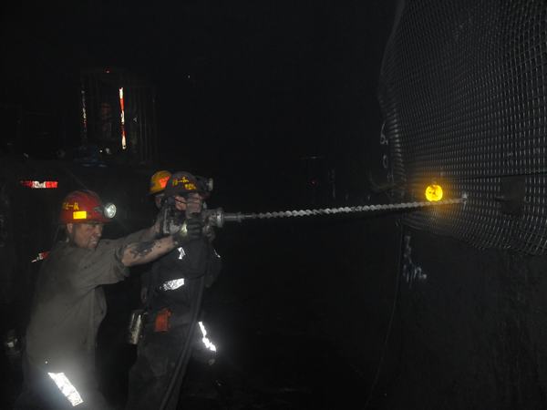 掘進公司推進百日安全活動“穩、準、狠”