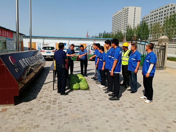陜煤建設澄合分公司夏季送清涼進陜北片區施工現場