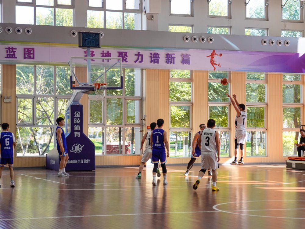 以球會友促協作 賽場拼搏展風采