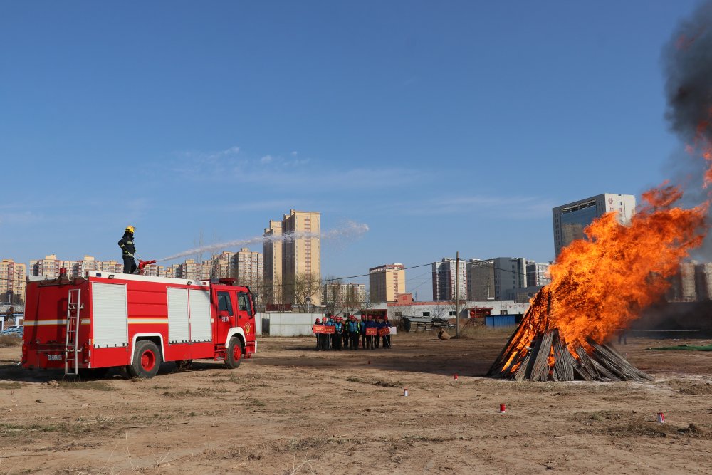 陜煤建設(shè)渭南分公司:紅藍相映筑防線 消防實戰(zhàn)保平安